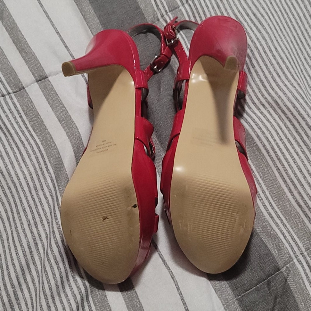Heels - Picture 3 of 4